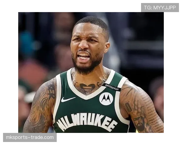 利拉德由单打转挡拆，与字母哥配合提升无球三分威胁